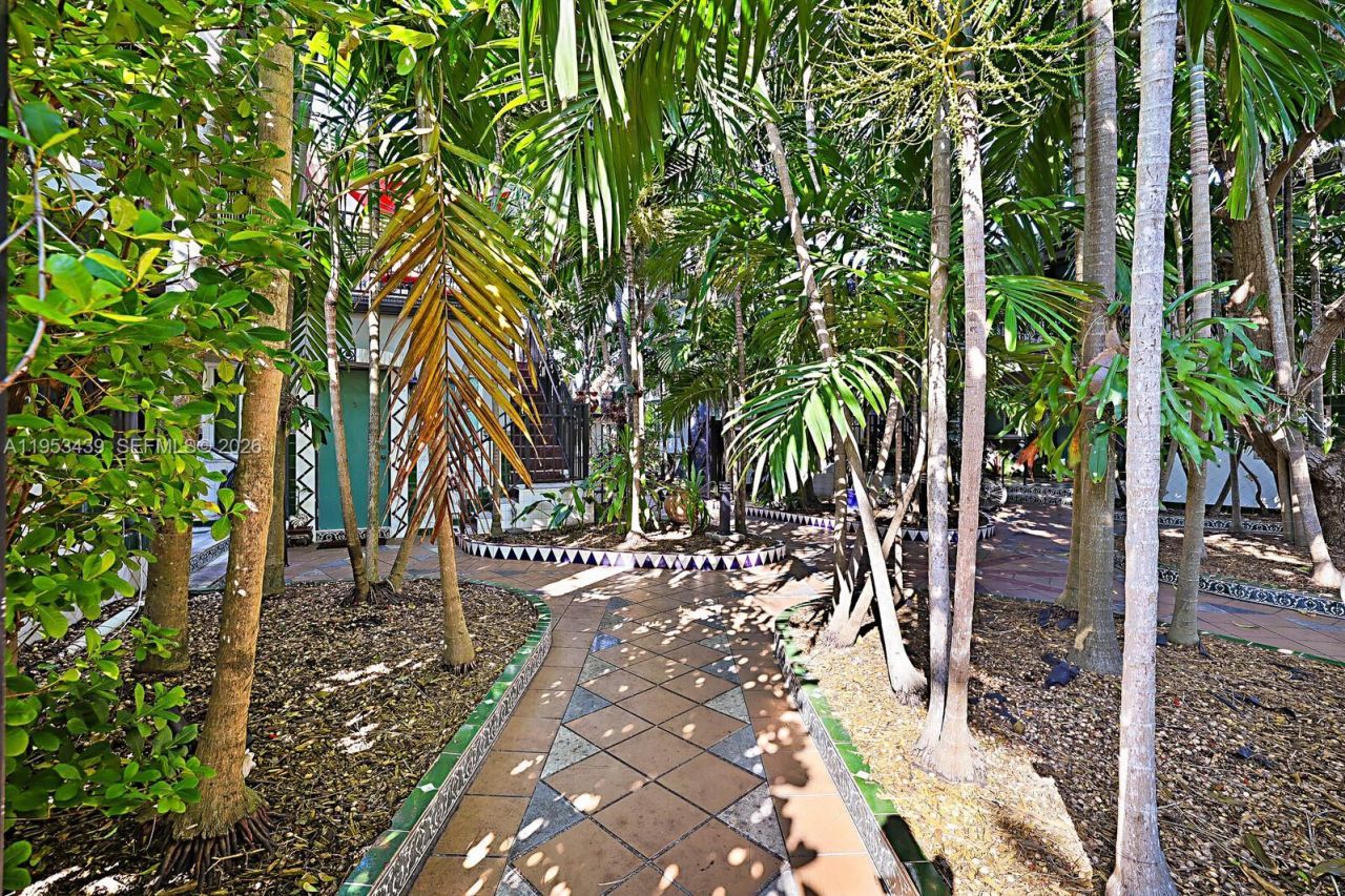 8200 Byron Ave, Unit 2, Miami Beach, FL 33141 Photo