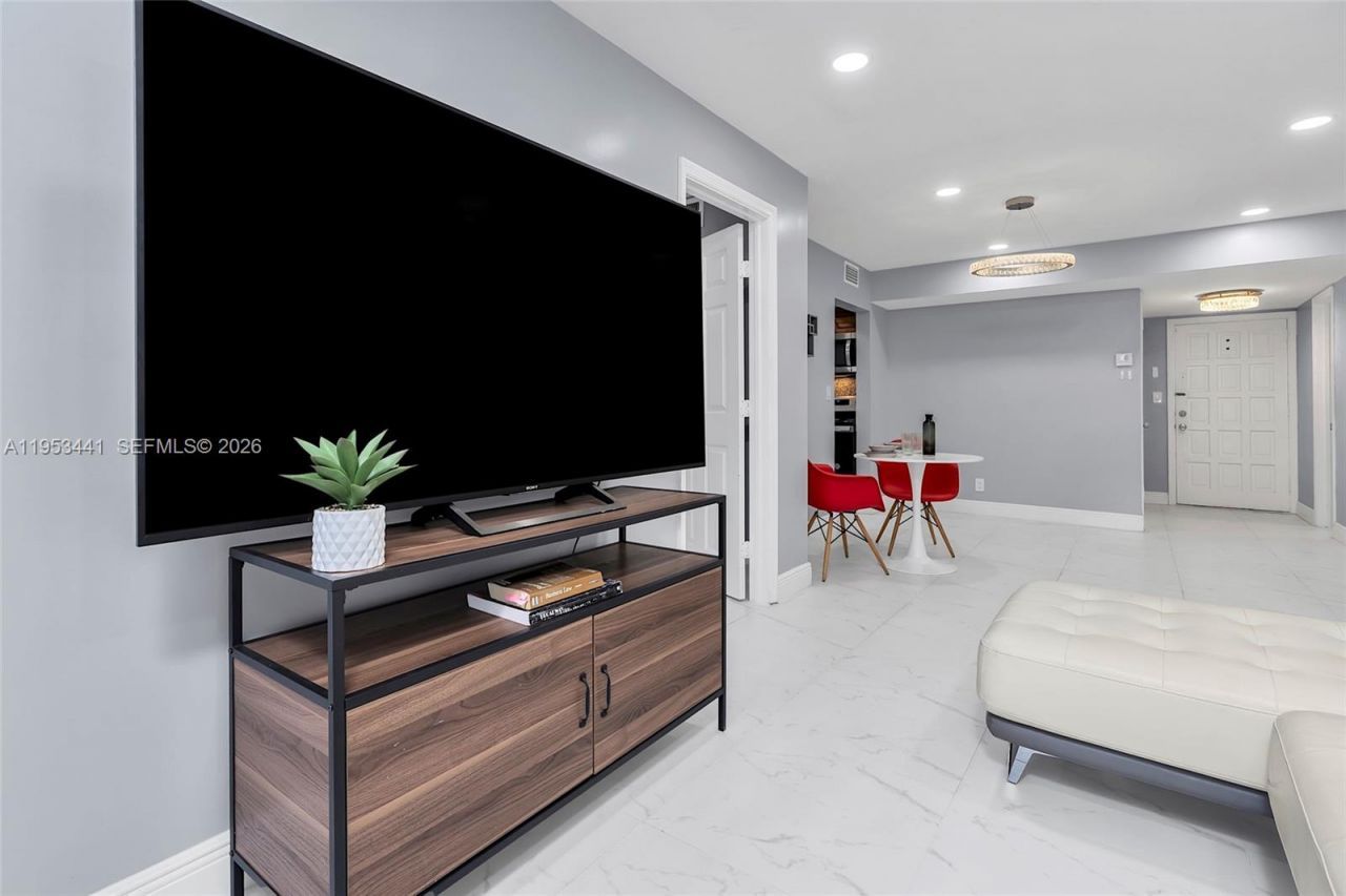 3300 Spanish Moss Ter, Unit 106, Lauderhill, FL 33319 Photo