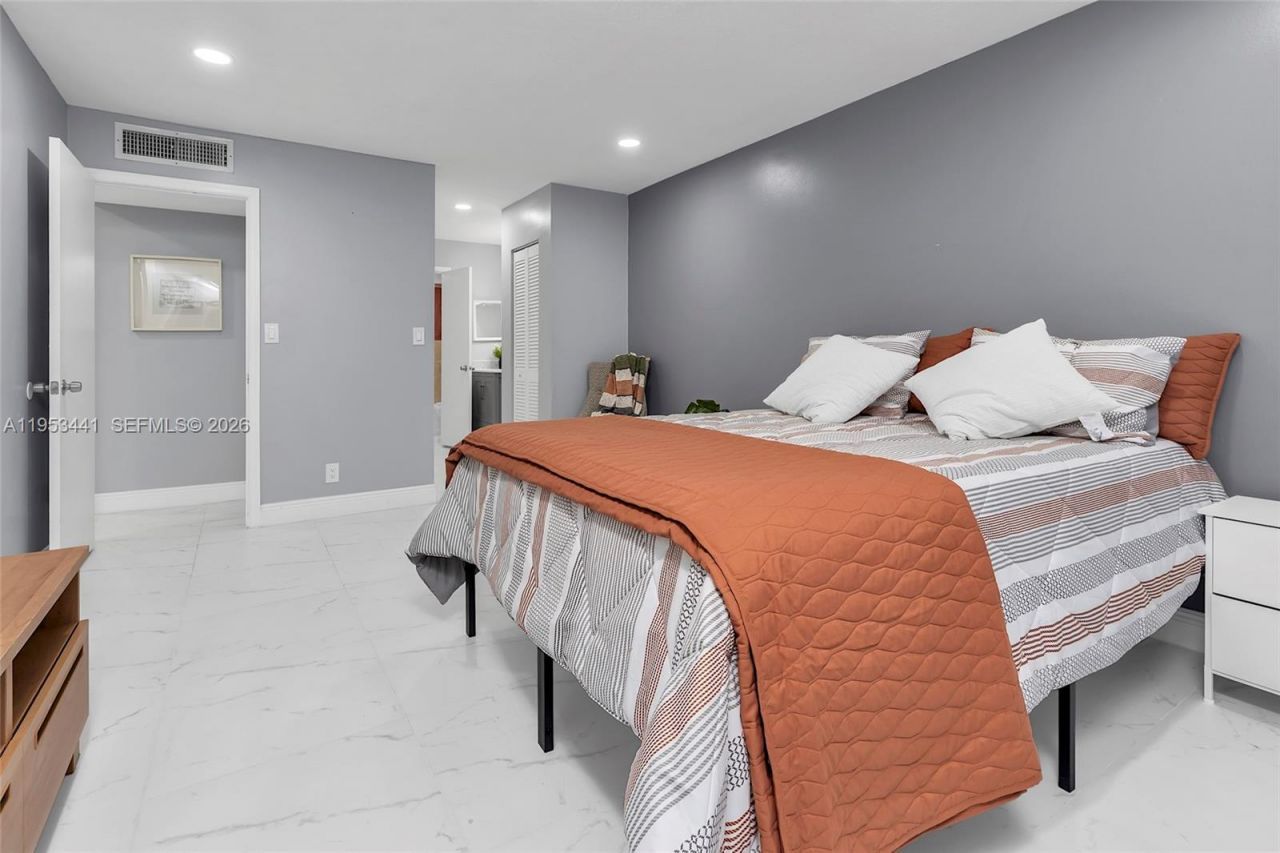 3300 Spanish Moss Ter, Unit 106, Lauderhill, FL 33319 Photo