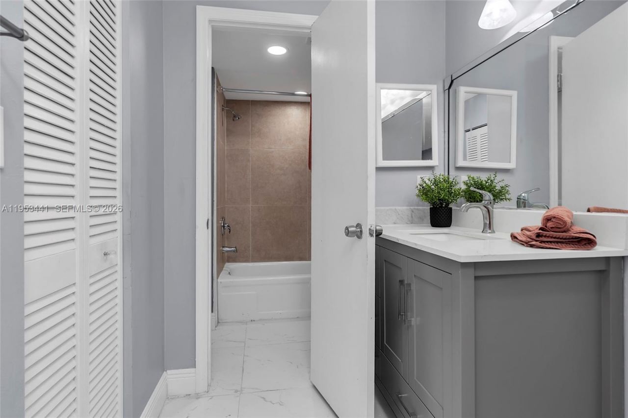 3300 Spanish Moss Ter, Unit 106, Lauderhill, FL 33319 Photo