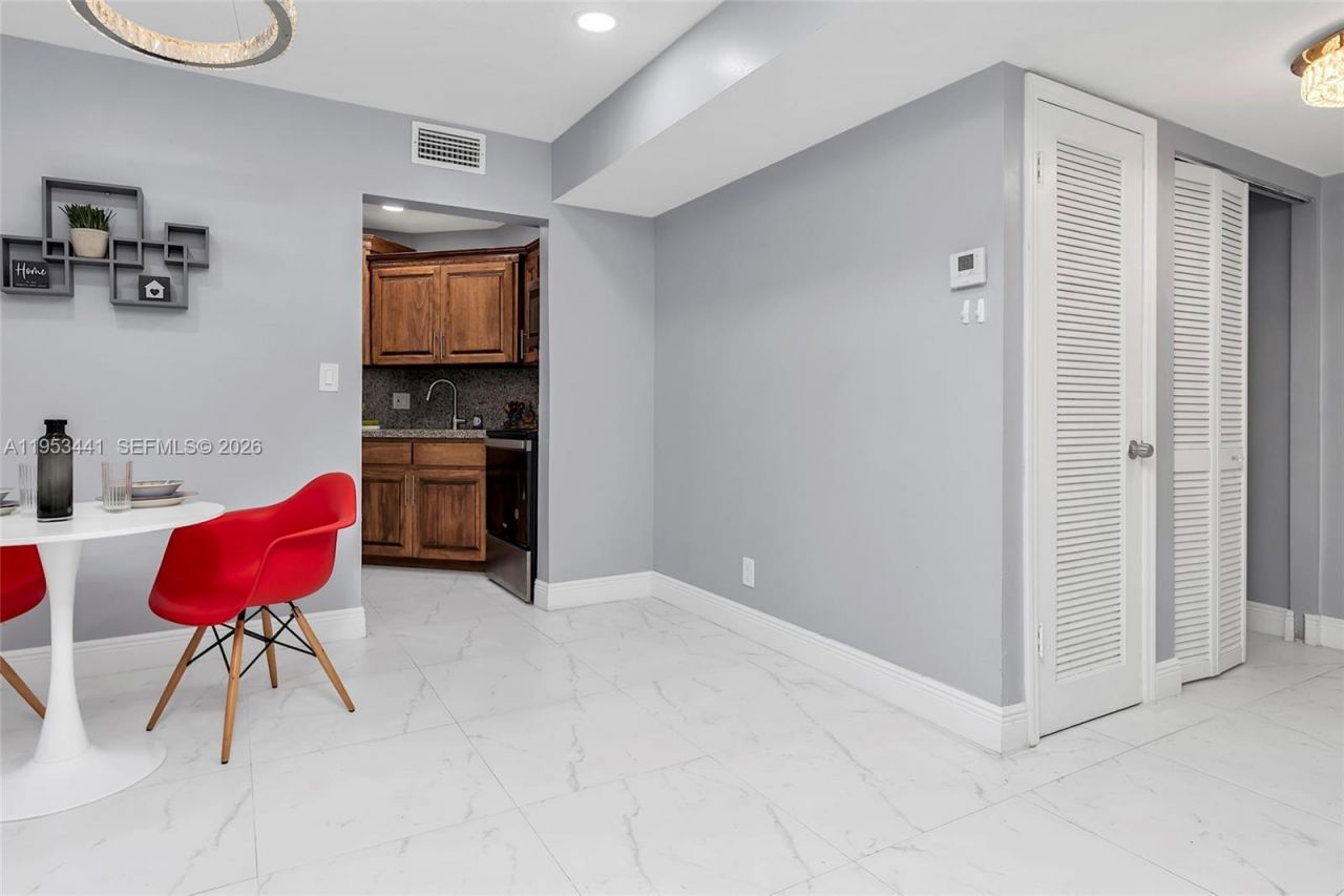 3300 Spanish Moss Ter, Unit 106, Lauderhill, FL 33319 Photo