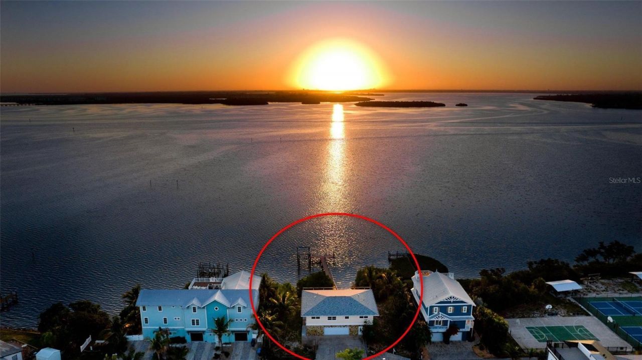 2512 Avenue A, Bradenton Beach, FL 34217 Photo