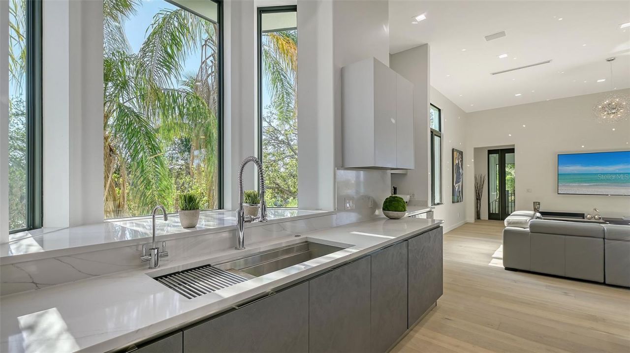 1540 Hillview Drive, Sarasota, FL 34239 Photo