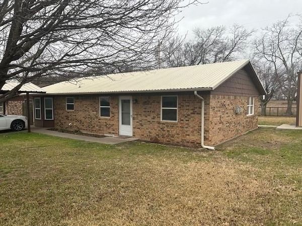 104 Chisholm Street, Saint Jo, TX 76265