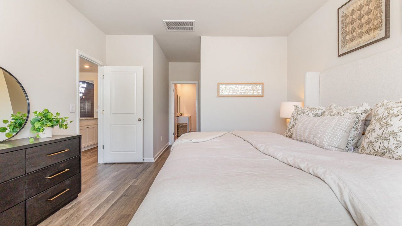 319 Ridley St Photo 23