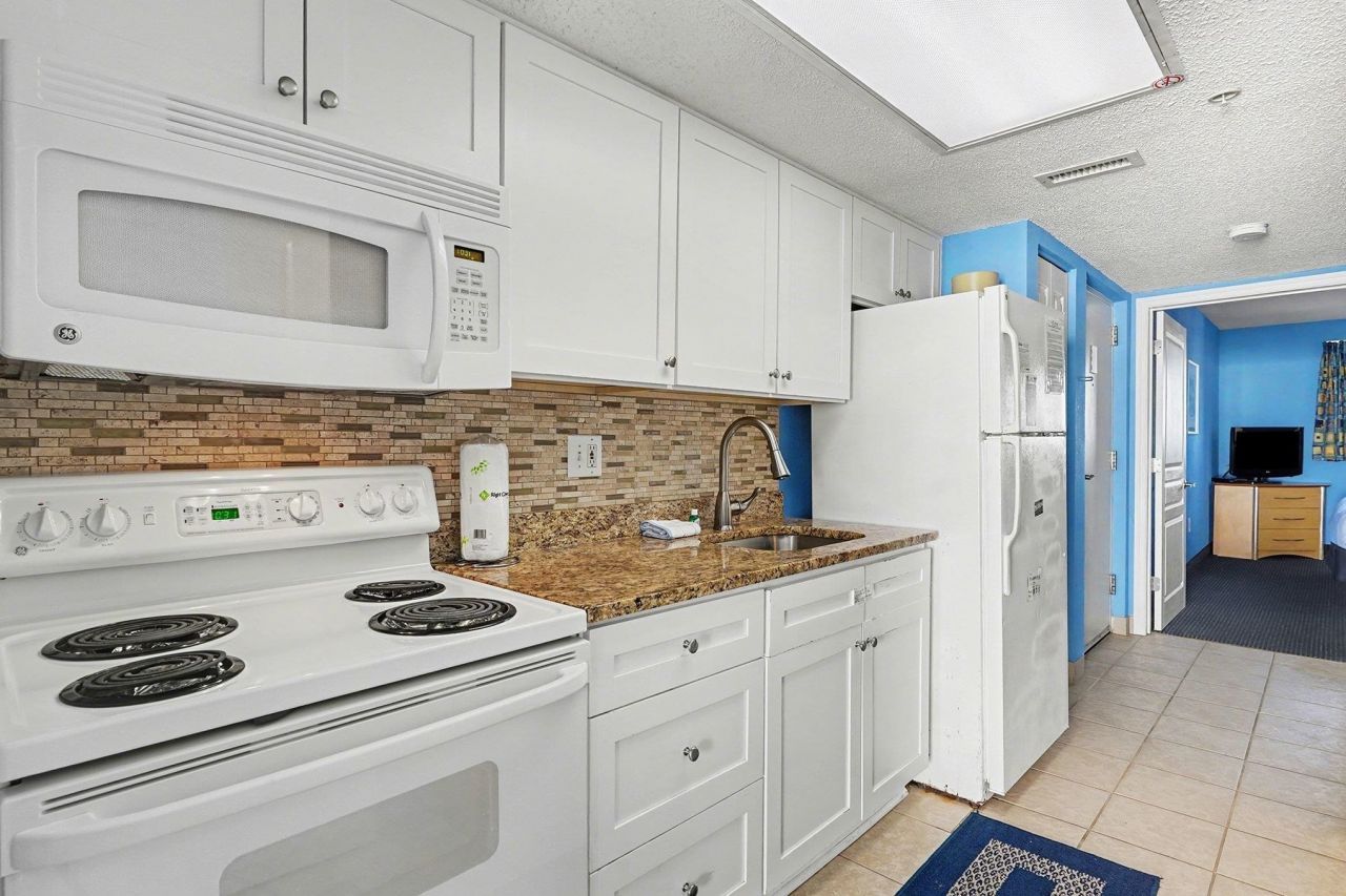 2701 S Ocean Blvd. Photo 10