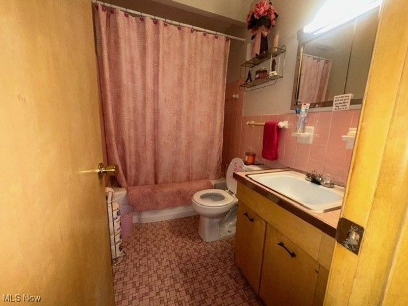 9717 Alexander Road, Garfield Heights, OH 44125 Photo 5