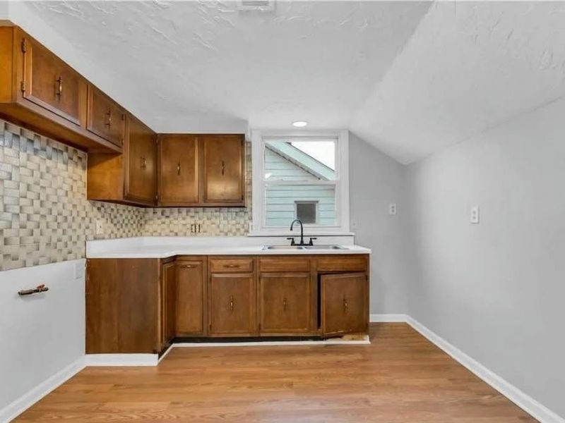 8119 Bancroft Avenue, Cleveland, OH 44105 Photo 4