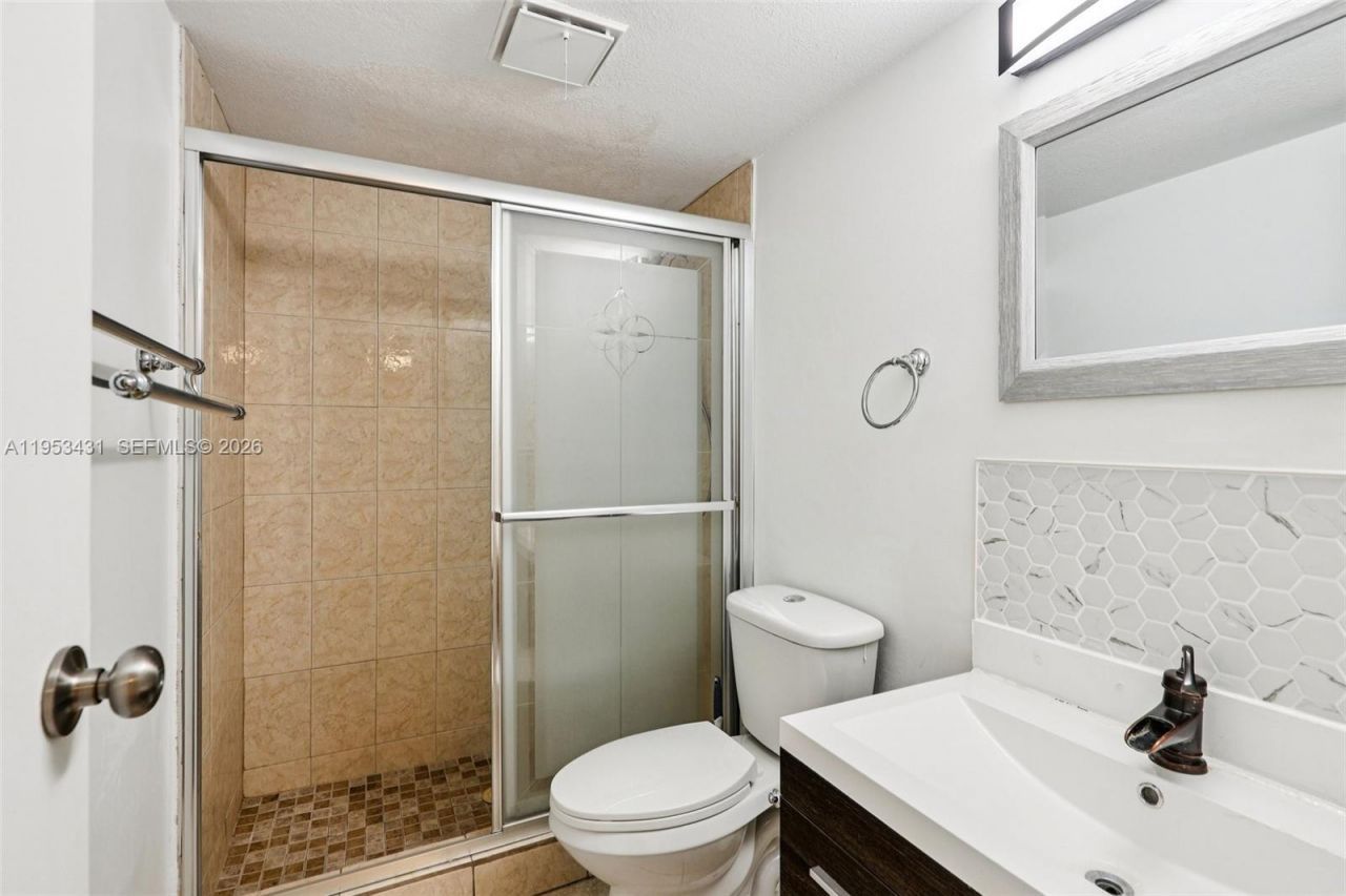 2900 NW 48th Ter, Unit 115, Lauderdale Lakes, FL 33313 Photo
