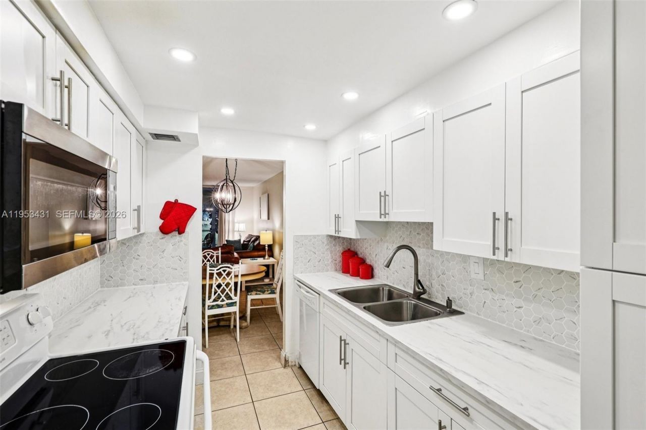 2900 NW 48th Ter, Unit 115, Lauderdale Lakes, FL 33313 Photo