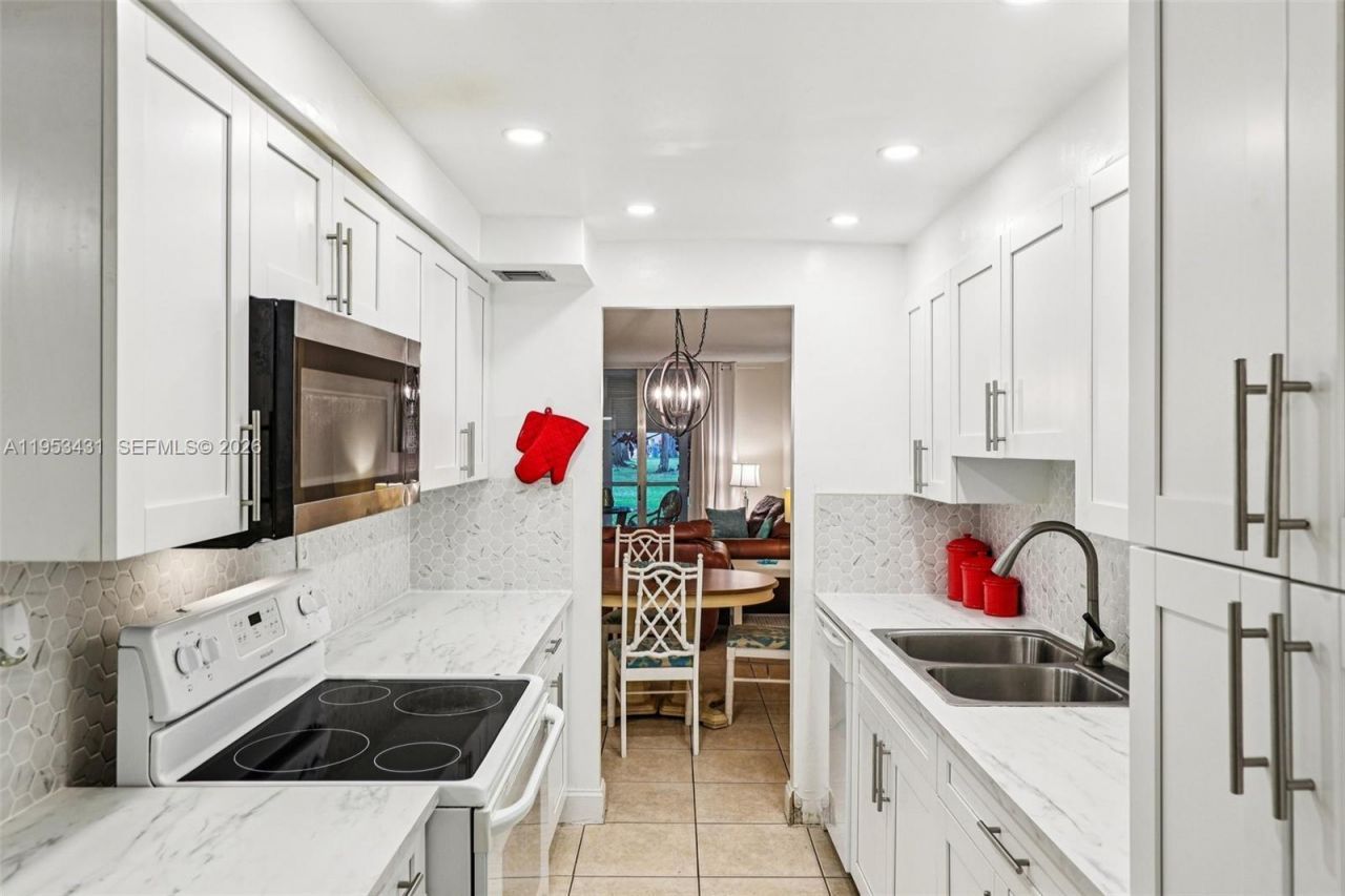 2900 NW 48th Ter, Unit 115, Lauderdale Lakes, FL 33313 Photo