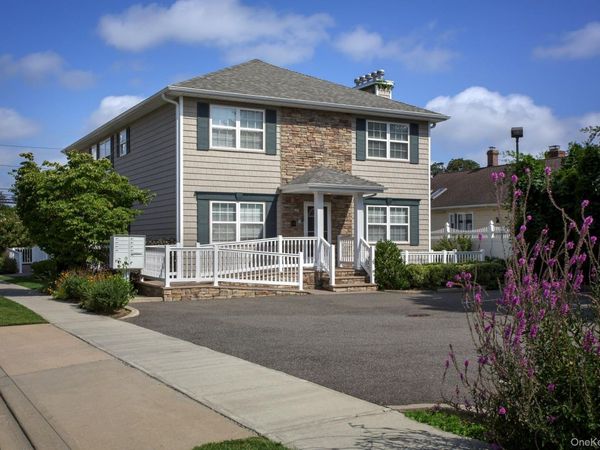 262 Eastern Parkway , Unit 262-04, Farmingdale, NY 11735