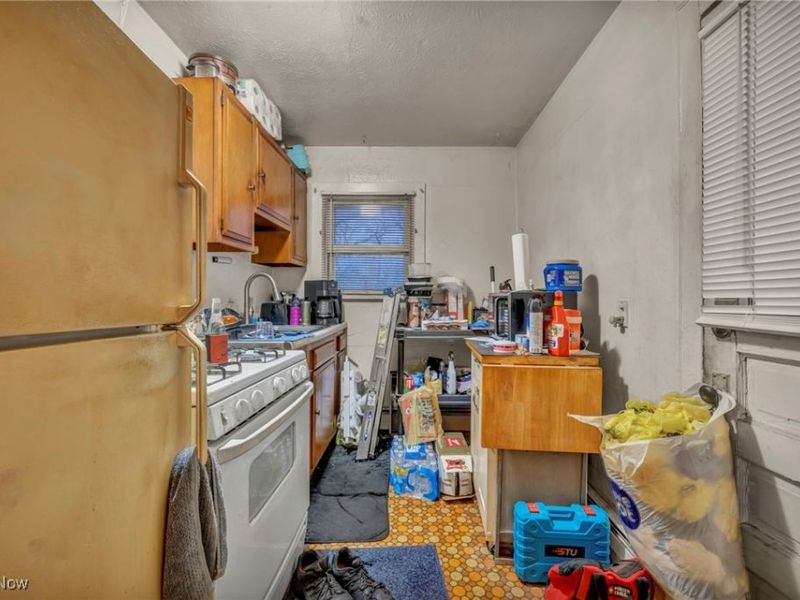 317 West Avenue, Elyria, OH 44035 Photo 14