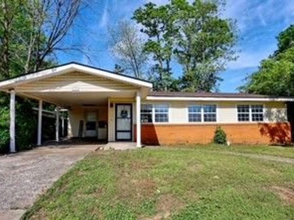 1708 S Detroit Avenue, Russellville, AR 72801