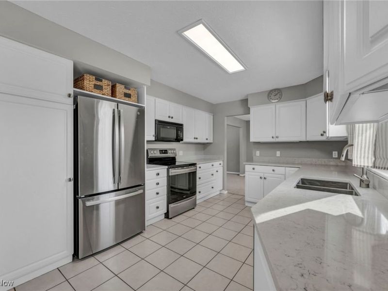 812 Westminister Drive, Brunswick, OH 44212 Photo 6