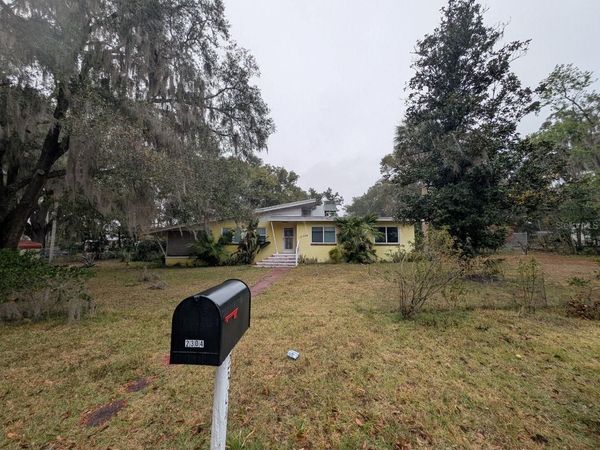 2304 VINE STREET, LEESBURG, FL 34748