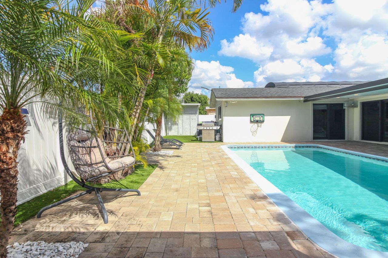 1283 Wynnewood Dr Drive, West Palm Beach, FL 33417 Photo