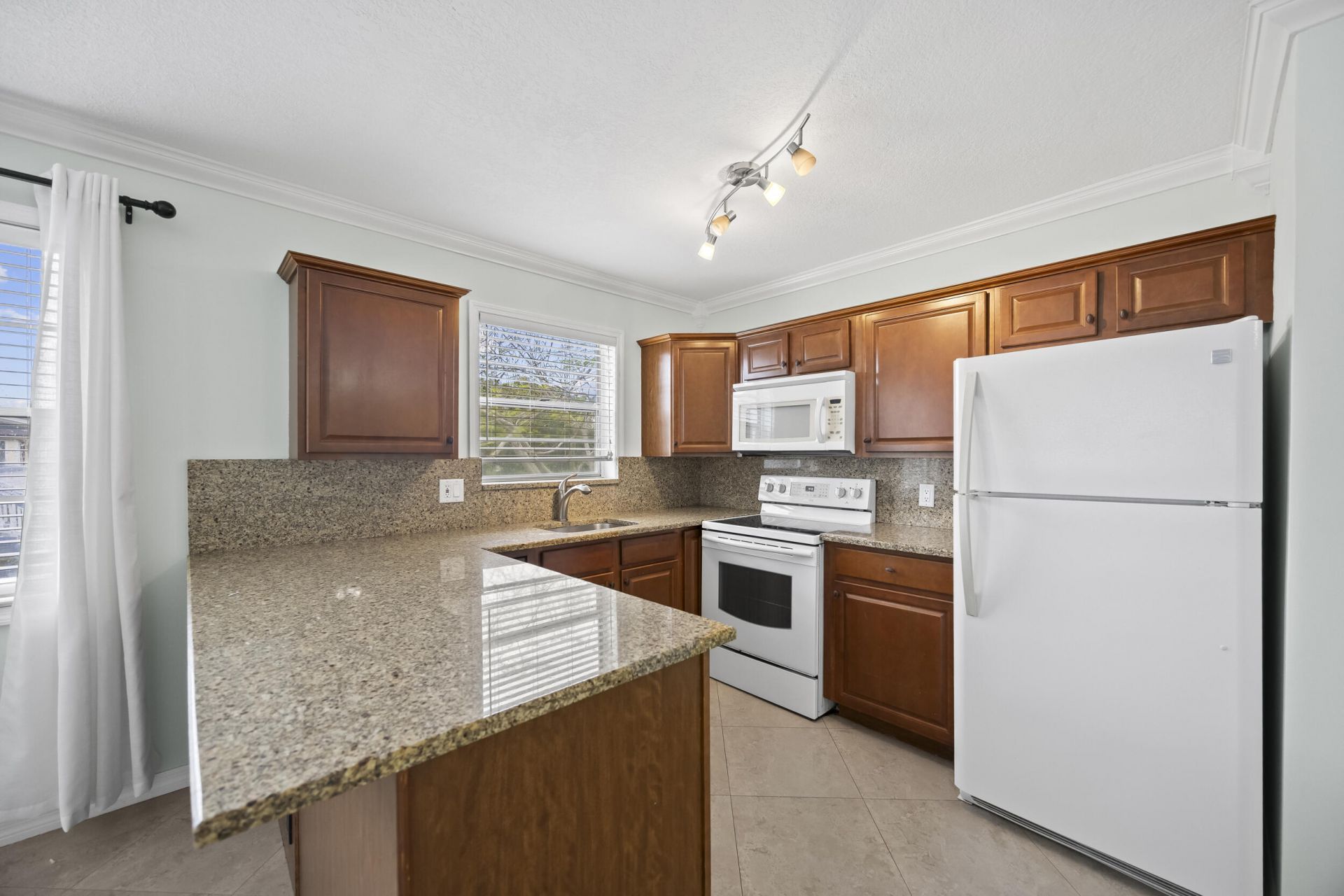 144 Canterbury F, West Palm Beach, FL 33417 Main Photo