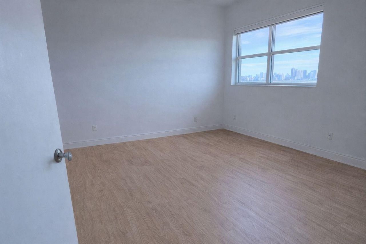 14951 Royal Oaks Lane, Unit 1607, North Miami, FL 33181 Photo