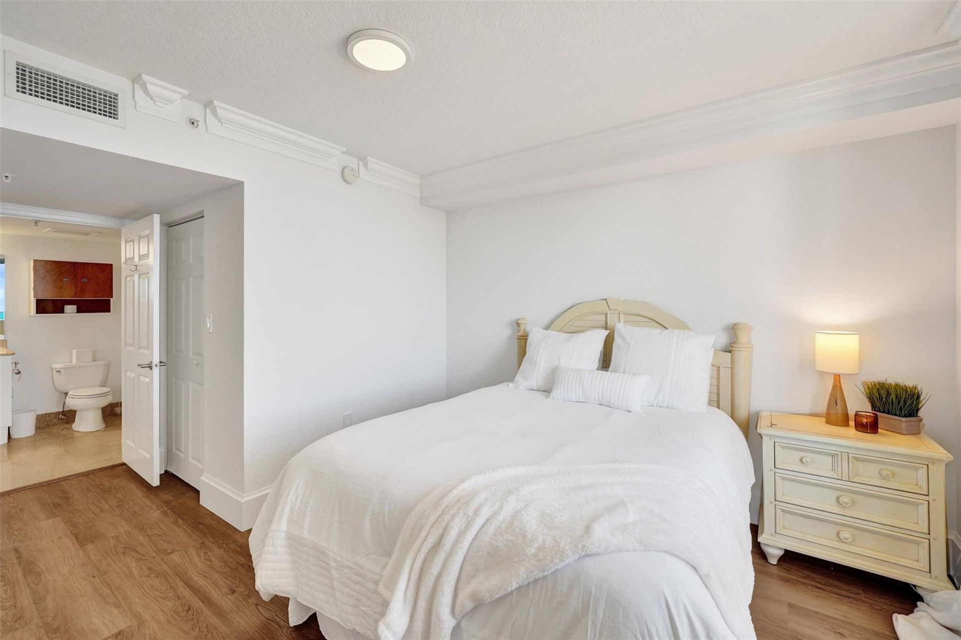 2011 N Ocean Boulevard, Unit 1406N, Fort Lauderdale, FL 33305 Photo