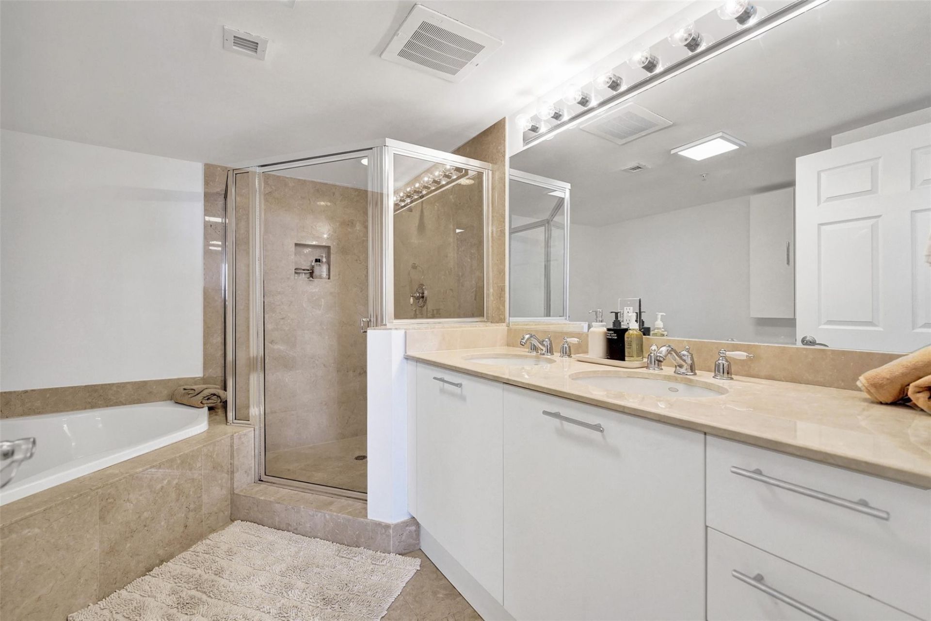 2011 N Ocean Boulevard, Unit 1406N, Fort Lauderdale, FL 33305 Photo