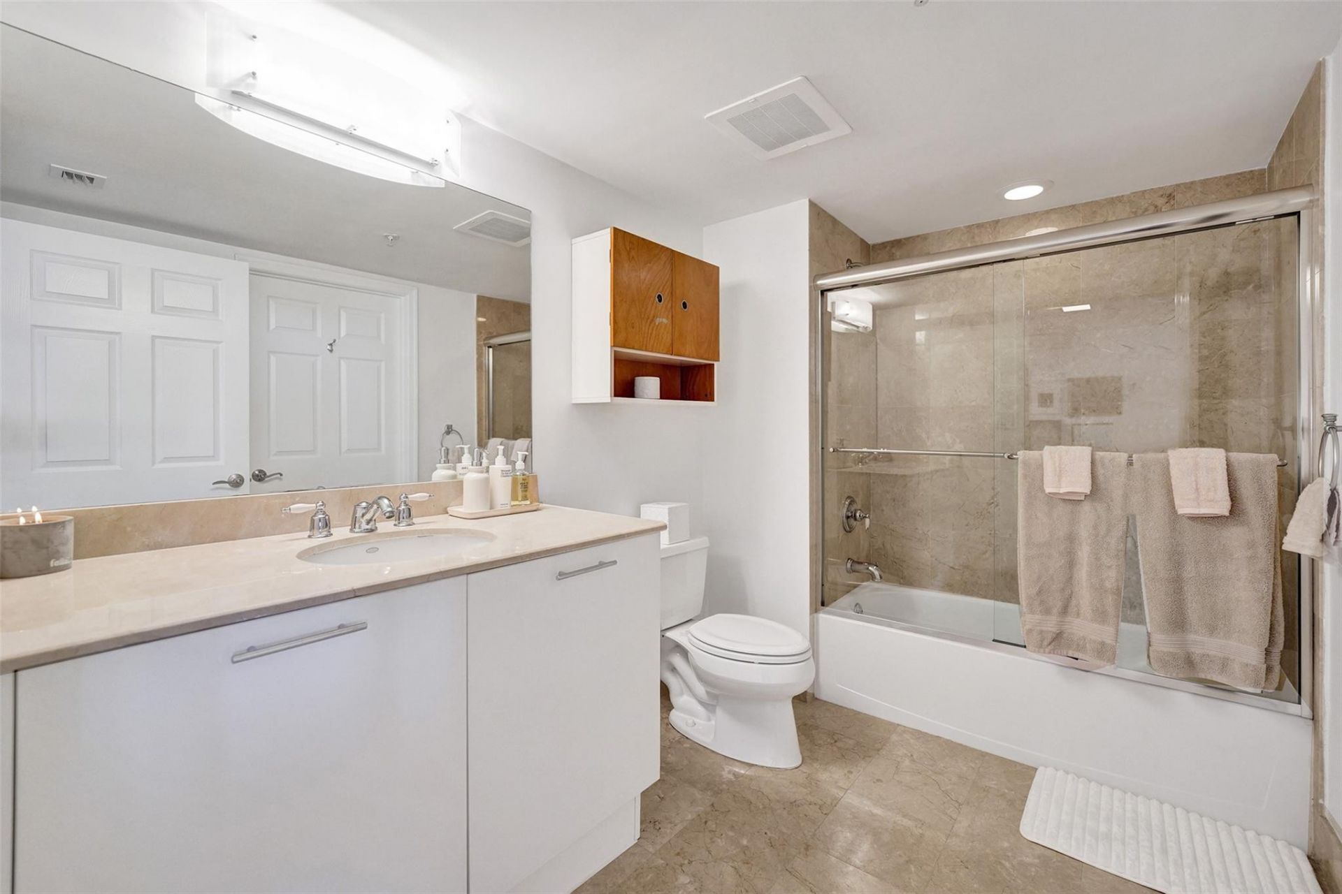 2011 N Ocean Boulevard, Unit 1406N, Fort Lauderdale, FL 33305 Photo