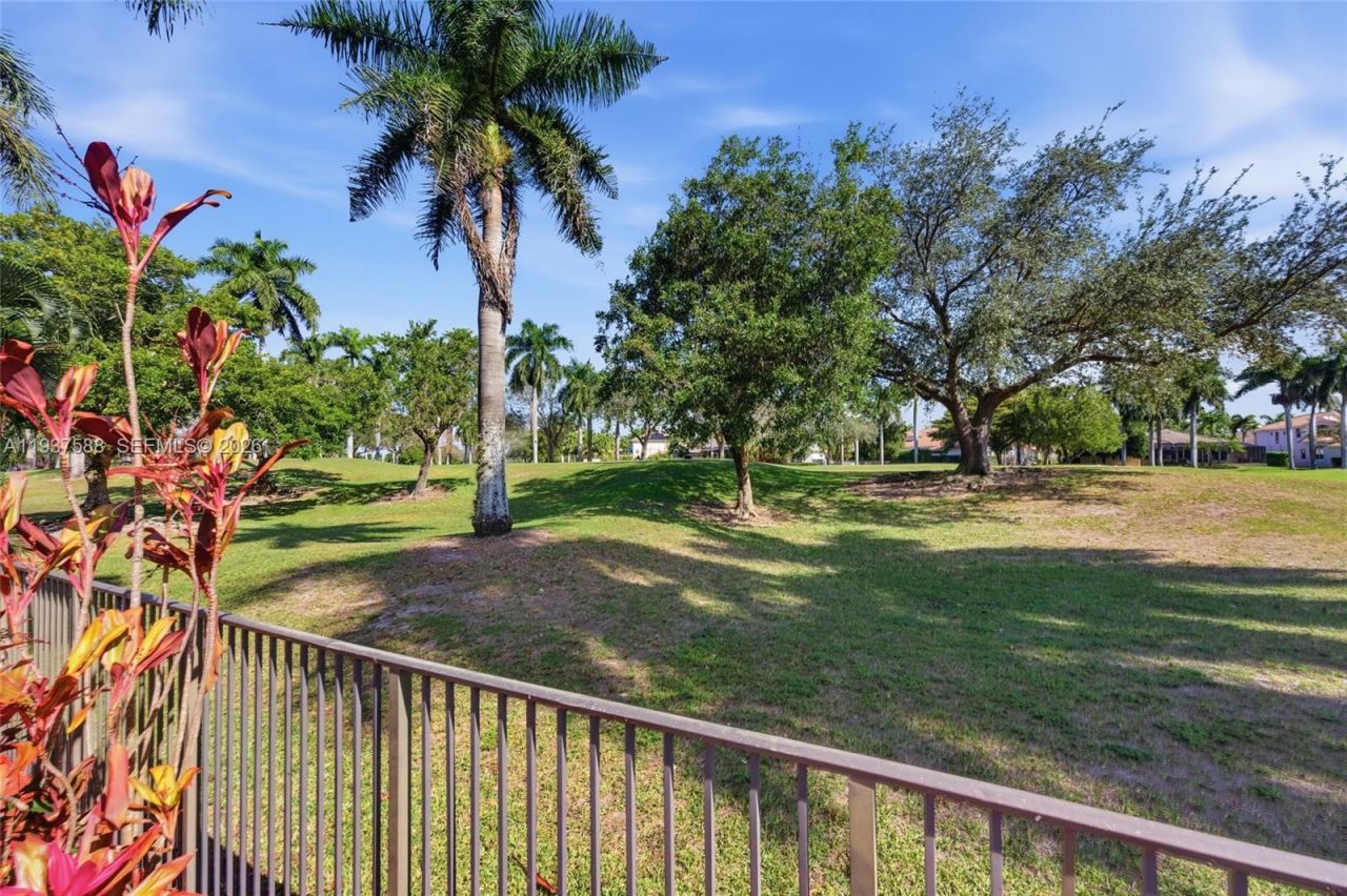 2442 Poinciana Ct, Weston, FL 33327 Photo