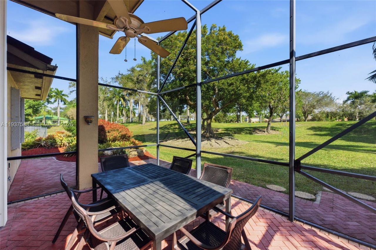 2442 Poinciana Ct, Weston, FL 33327 Photo