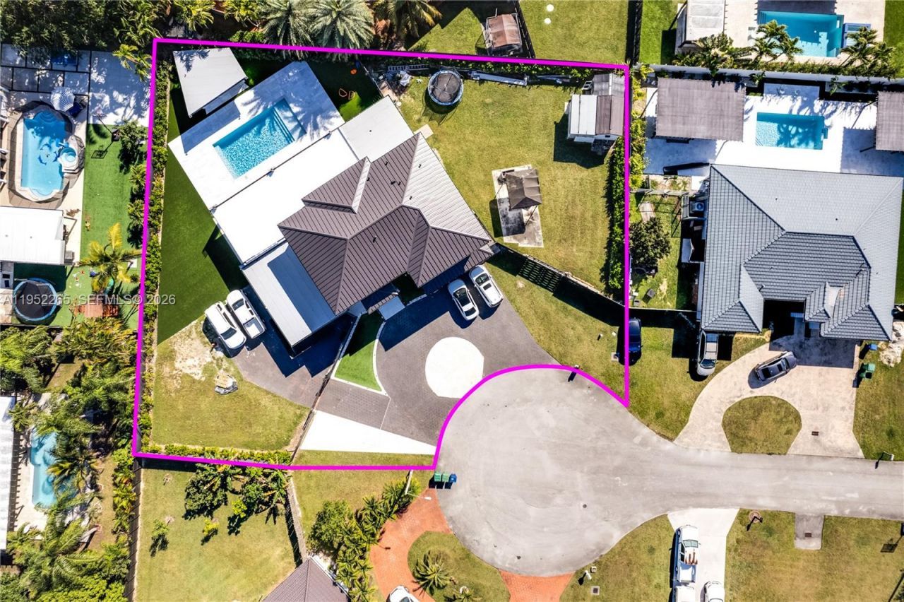 13236 SW 201st Ter, Miami, FL 33177 Photo