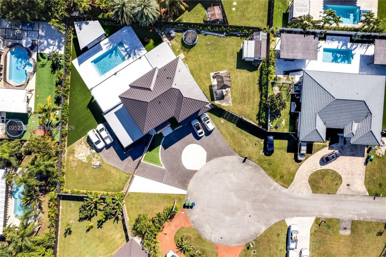 13236 SW 201st Ter, Miami, FL 33177 Photo