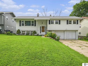 5029 Arbor Circle, Omaha, NE 68106