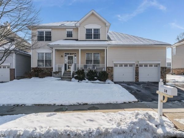 14 Pony Ln, Raritan, NJ 08822