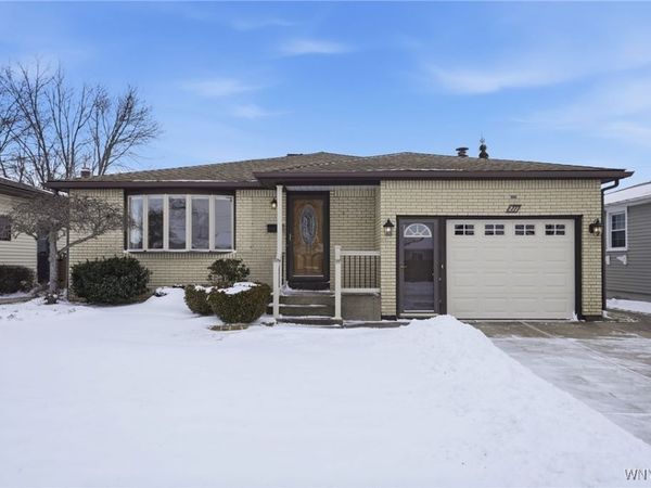 211 Sprucewood Drive, Buffalo, NY 14227