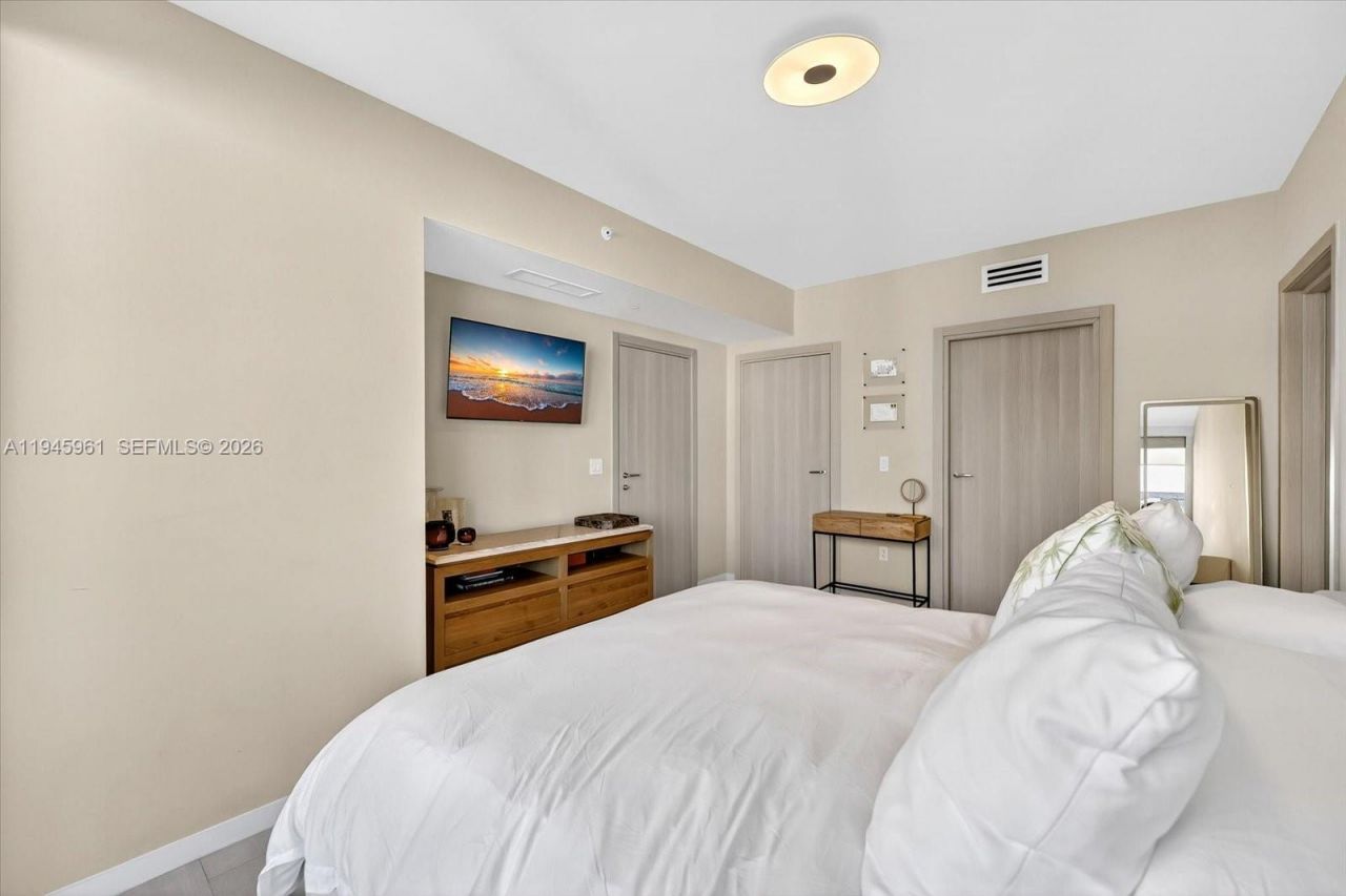 1000 Brickell Plaza , Unit 4809, Miami, FL 33131 Photo