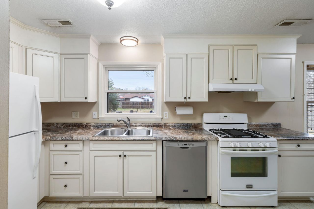 4 Newark Avenue Photo 3