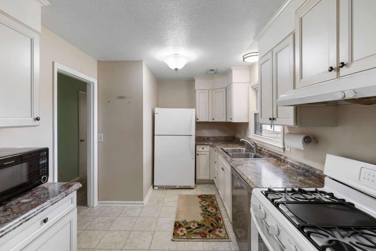 4 Newark Avenue Photo 4