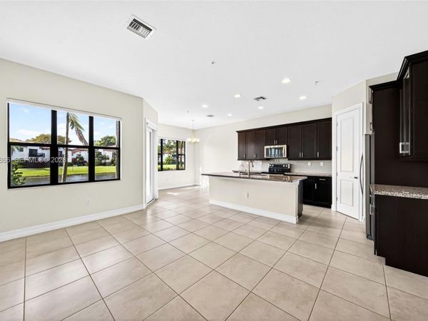 11616 SW 13th Ln, Pembroke Pines, FL 33025