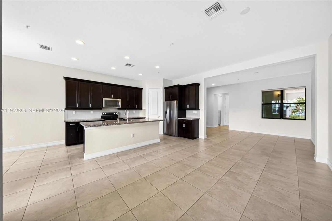 11616 SW 13th Ln, Pembroke Pines, FL 33025 Photo