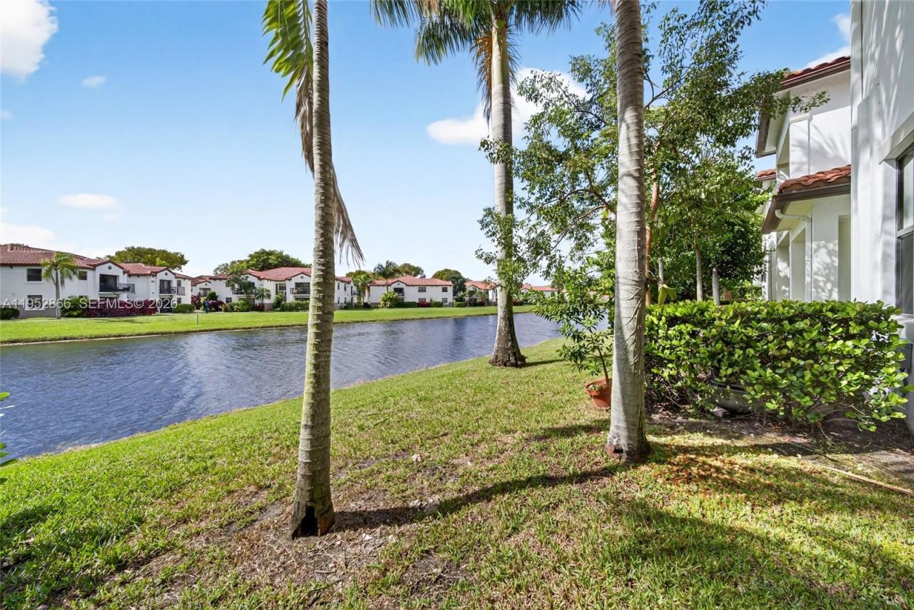 11616 SW 13th Ln, Pembroke Pines, FL 33025 Photo