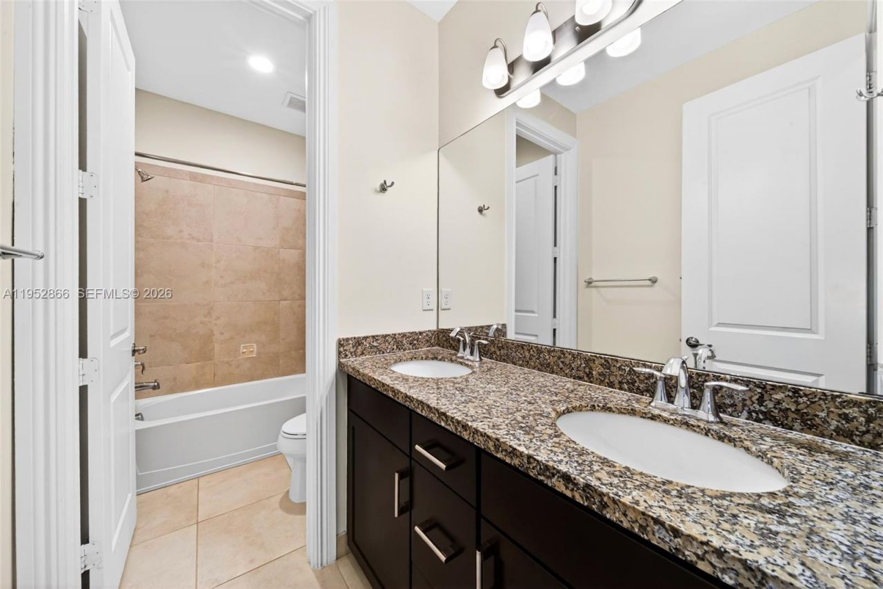 11616 SW 13th Ln, Pembroke Pines, FL 33025 Photo