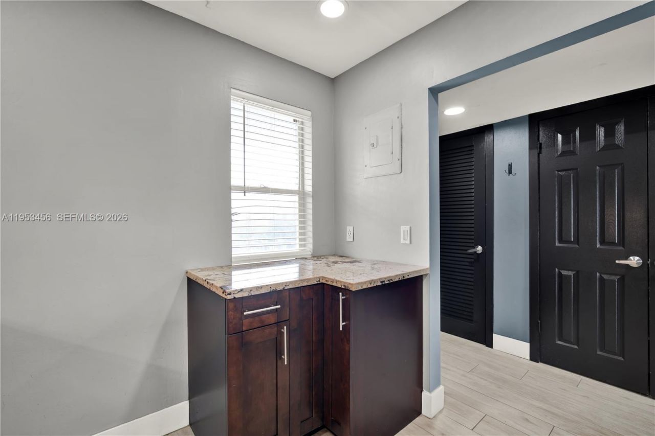 950 Hillcrest Dr , Unit 414, Hollywood, FL 33021 Photo