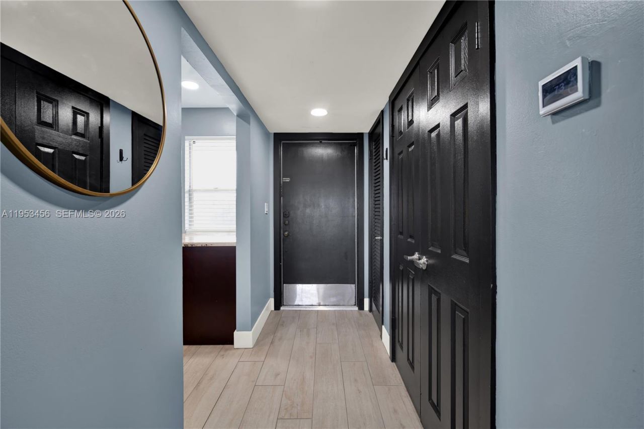 950 Hillcrest Dr , Unit 414, Hollywood, FL 33021 Photo