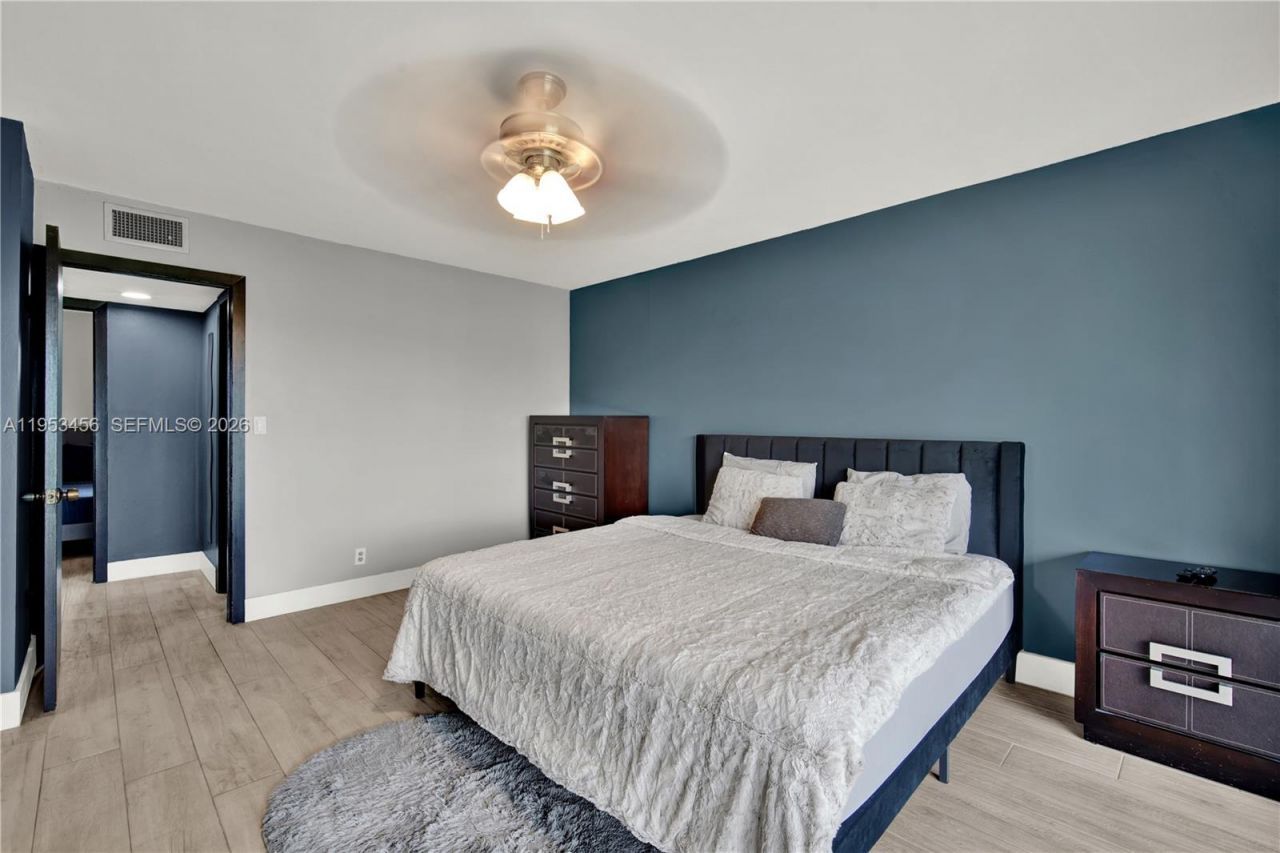 950 Hillcrest Dr , Unit 414, Hollywood, FL 33021 Photo