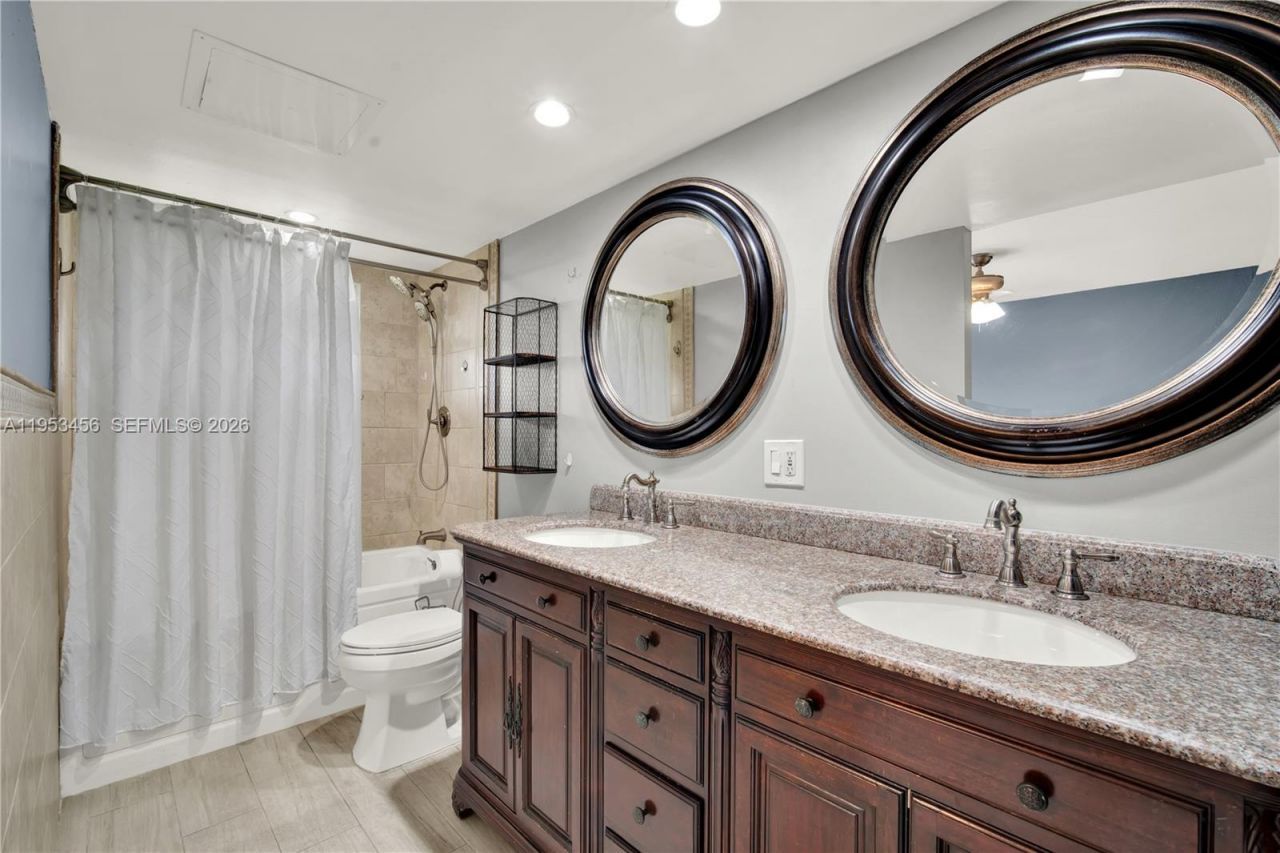 950 Hillcrest Dr , Unit 414, Hollywood, FL 33021 Photo