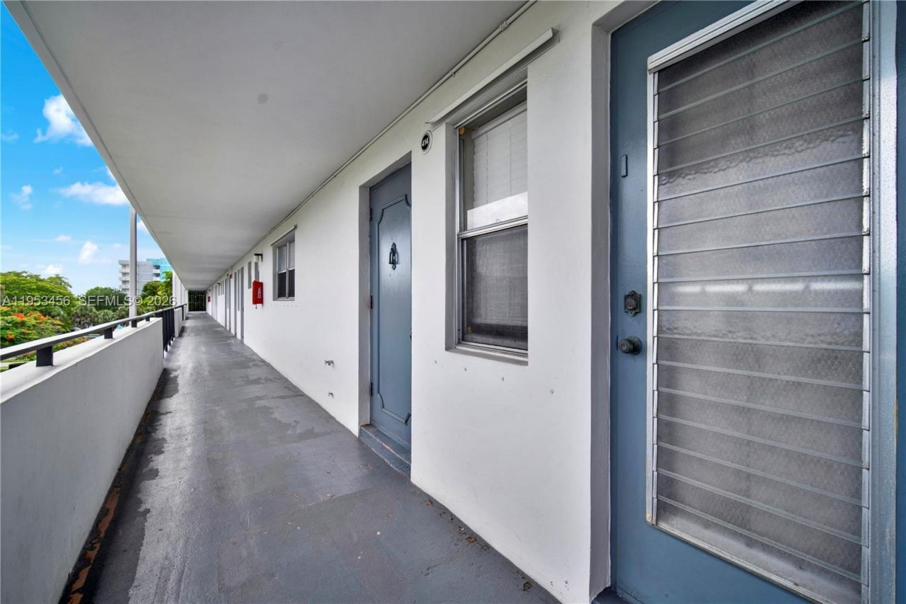 950 Hillcrest Dr , Unit 414, Hollywood, FL 33021 Photo