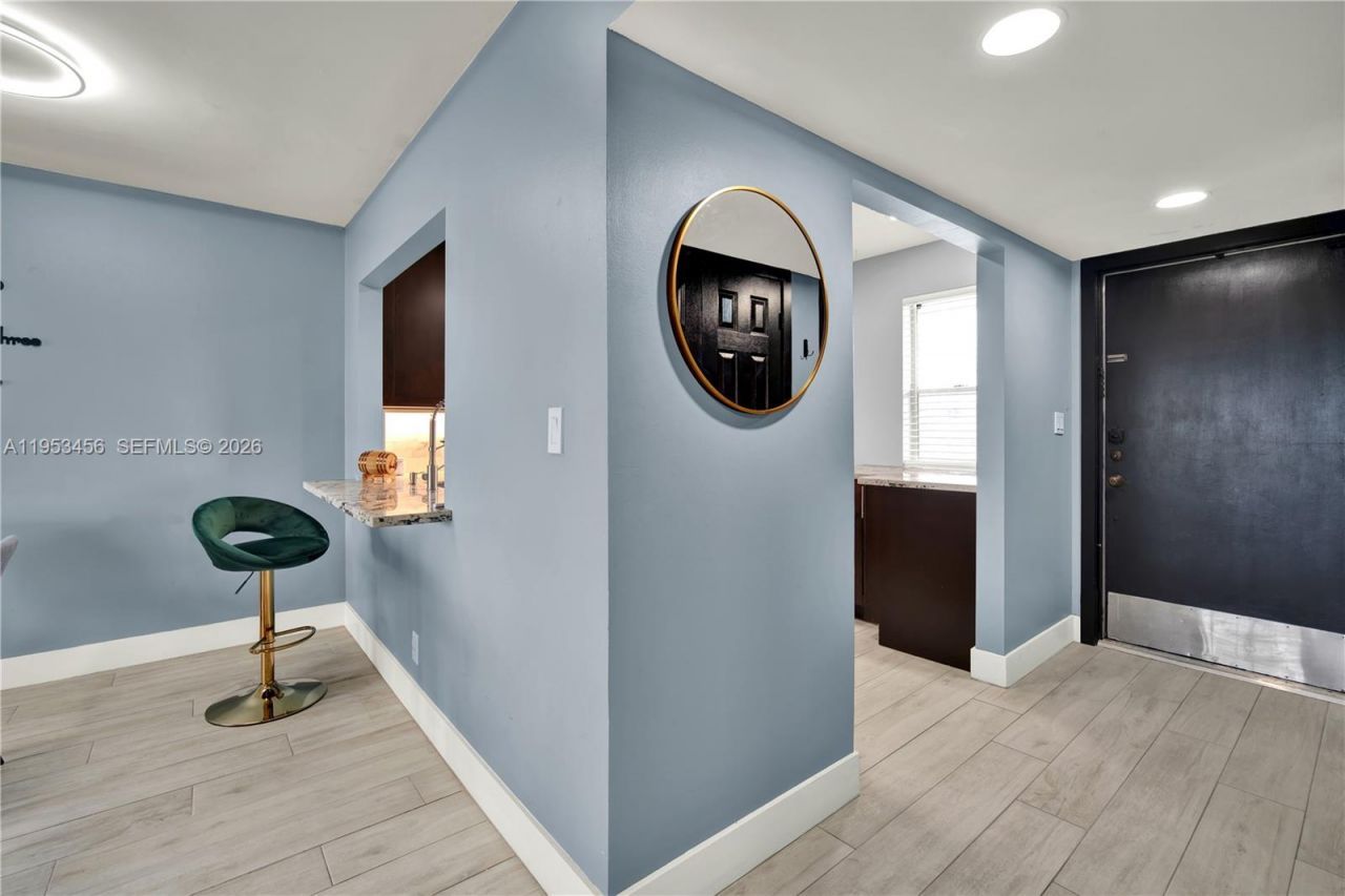 950 Hillcrest Dr , Unit 414, Hollywood, FL 33021 Photo