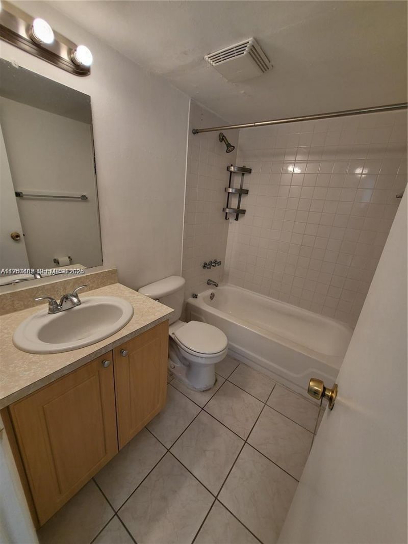 405 S Pine Island Rd , Unit 202D, Plantation, FL 33324 Photo