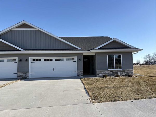 121 Buysse Ln, West Liberty, IA 52776
