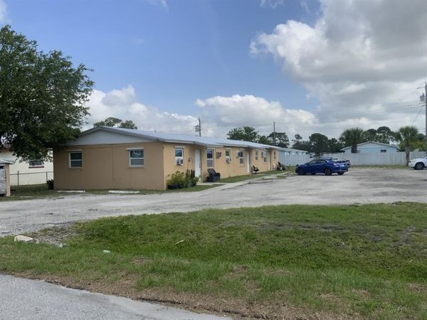 902 S 15th S Street, Fort Pierce, FL 34950