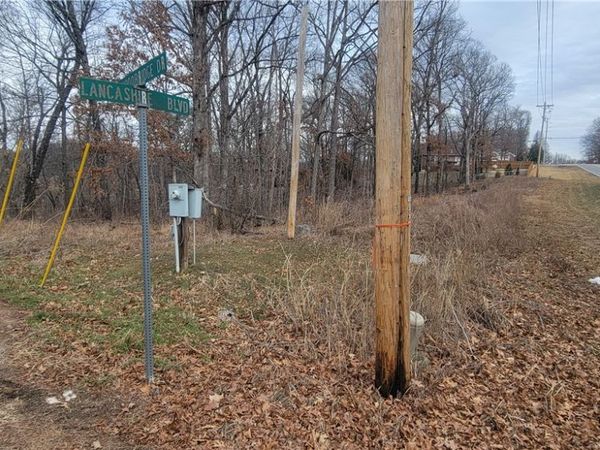 Woodbridge Drive, Bella Vista, AR 72714